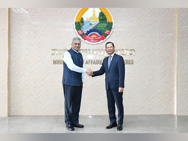 MEA Secretary (East) Saurabh Kumar and Phoxay Khaykhamphithoune, Deputy Minister of Foreign Affairs, Laos (Photo Credits: Twitter/@MEAIndia)