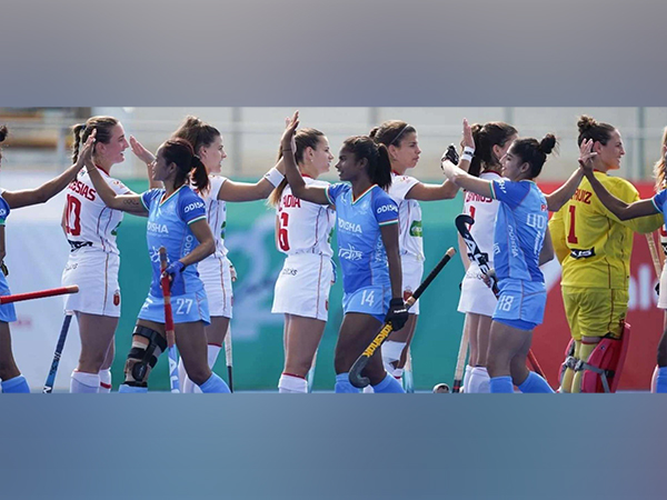 Team India shaking hands with Spain. (Photo- Hockey India)