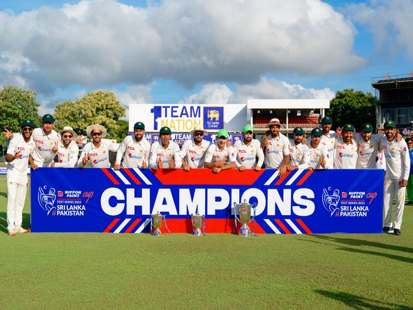 Paksitan team celebrating after Test victory (Photo: Twitter/Pakistan Cricket)