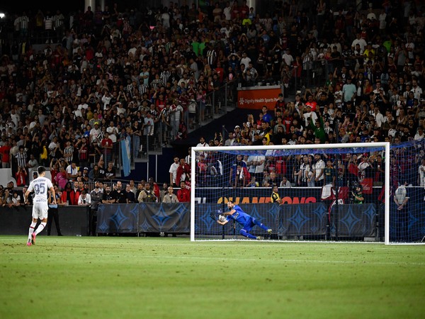Pinsoglio saving penalty (Photo: Twitter/Juventus)
