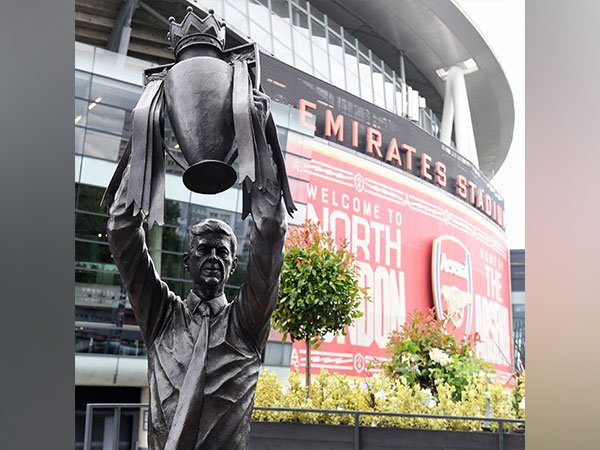 Arsene Wenger's statue. (Photo- Arsenal Twitter)