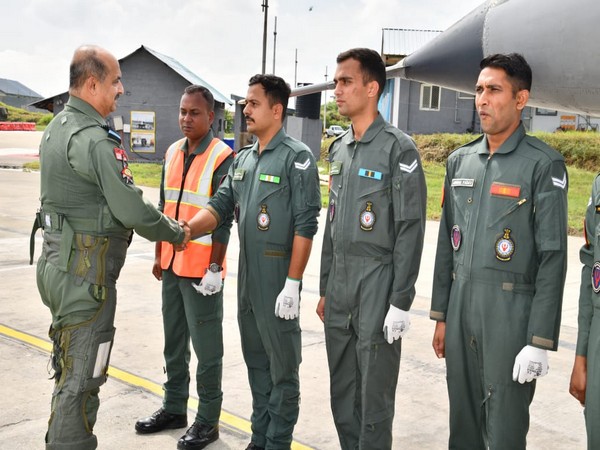 IAF Chief VR CHaudhari meeting forward fighter base (Photo: Twitter @IAF_MCC)