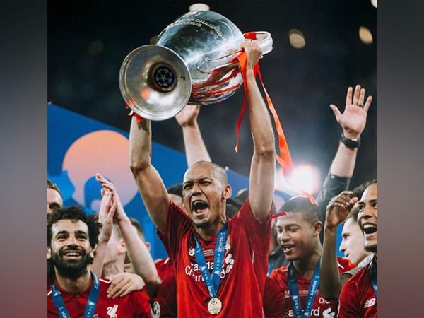 Fabinho lifting the UEFA Champions League with Liverpool (Twitter: Photo/LFC)
