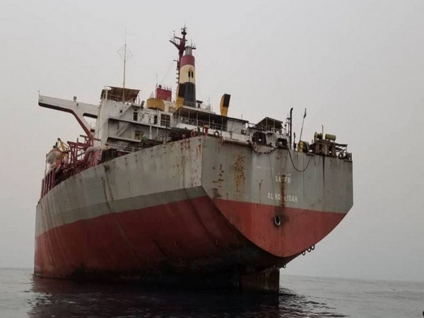 Decaying vessel FSO Safer is moored off Yemen's coast. (Photo/Reuters)