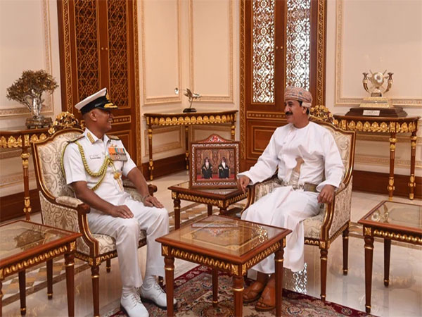 Indian Navy Chief Admiral R Hari Kumar and Minister of Royal Office Gen Sultan bin Mohammed Al-Nu’amani (Photo Credits: Twitter/@indiannavy)