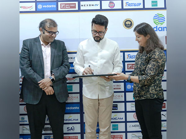 Sports Minister Anurag Thakur registers as first participant for Delhi Half-Marathon (Image: VDHM)