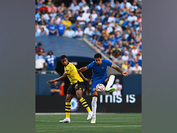 Chelsea and Dortmund players in action (Photo: Twitter/Chelsea)