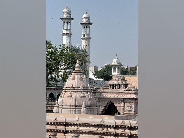 A view of Kashi Vishwanath Temple and Gyanvapi Mosque, in Varanasi.  (File Photo/ANI)