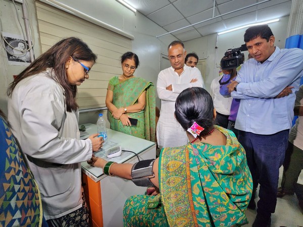 Karnataka Health Minister Dinesh Gundu Rao visits Delhi Health clinic along with Saurabh Bharadwaj (Photo credit/AAP Twitter handle)