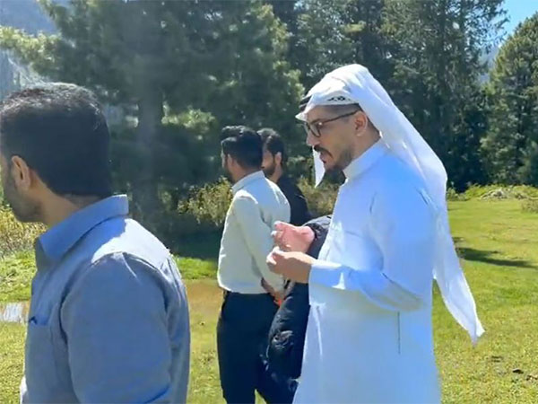 British Arab influencer Amjad Tana in Kashmir (Photo: Twitter @amjadt25)