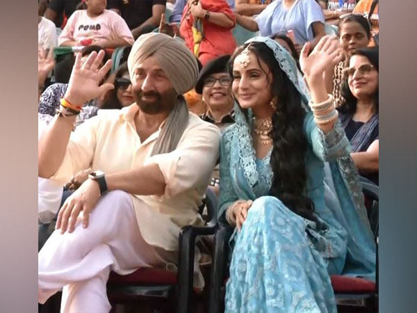 Sunny Deol and Ameesha Patel (Image source: ANI)