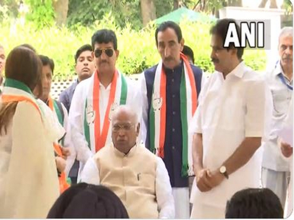 Several leaders former MLAs and ministers from J-K joining Congress on Monday. (Photo/ANI)