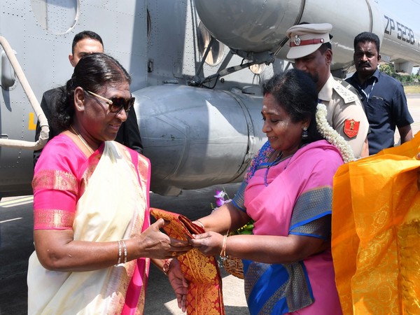 Lt Governor of Puducherry Tamilisai Soundararajan and Chief Minister N. Rangasamy received President Droupadi Murmu on her arrival at Puducherry (Image: Twitter/@rashtrapatibhvn)