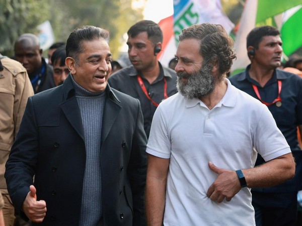 Kamal Haasan with Congress leader Rahul Gandhi (Image Source: Twitter)