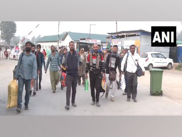 Fresh batch of Amarnath Yatra pilgrims leave to reach the holy Amarnath (Image/ANI)
