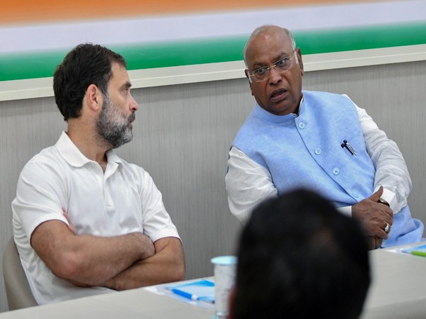 Congress president Mallikarjun Kharge with Rahul Gandhi (File Photo/ANI)