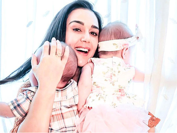 Preity Zinta and her children (Image source:Instagram)