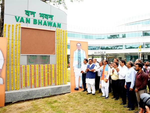 Madhya Pradesh Chief Minister Shivraj Singh Chouhan inaugurating Van Bhawan (Photo/DPR)