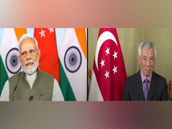 PM Modi with his Singapore counterpart Lee Hsien Loong (File Photo/ANI)