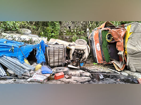 Truck-Jeep collision in Shimla (Photo/ANI)