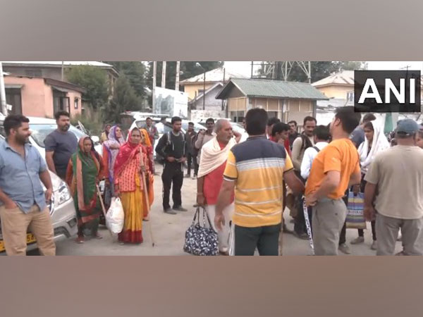 Pilgrims embarks on Amarnath Yatra (Photo/ANI)