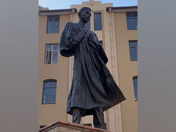 Statue of Mahatma Gandhi in Johannesburg (Photo: Twitter @Adam_Burakowski)