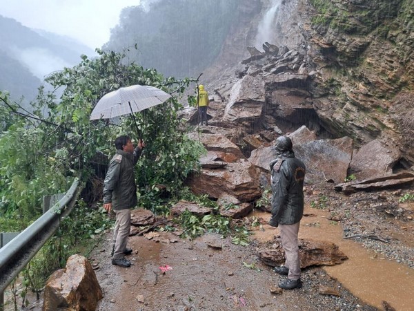 Guptkashi-Gaurikund highway blocked for traffic due to  landslide (Photo/ANI)