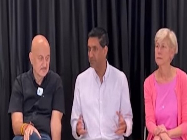 Anupam Kher with US leaders Ro Khanna, Deborah Ross (Image source: Instagram)