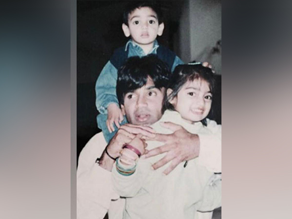 Suniel Shetty, Ahan Shetty, Athiya Shetty (Image Source: Twitter)