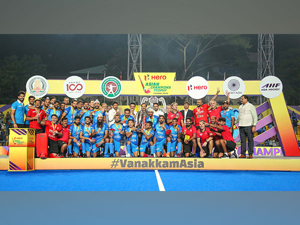 Team India with the trophy. (Photo- HI Twitter)