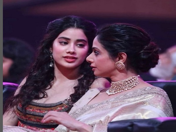 Janhvi Kapoor with her late mom Sridevi (Image source: Instagram)