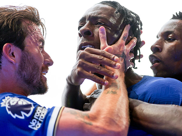 Chelsea players celebrating goal (Photo: Twitter/Chelsea)