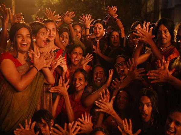 Sushmita Sen with her 'Taali' co-stars (Image Source: Instagram)