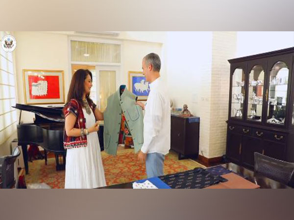 US Ambassador to India Eric Garcetti met Khadi and Village Industries Commission advisor Ritu Beri and talked about the importance of Khadi (Photo Credits: Twitter/@USAmbIndia)