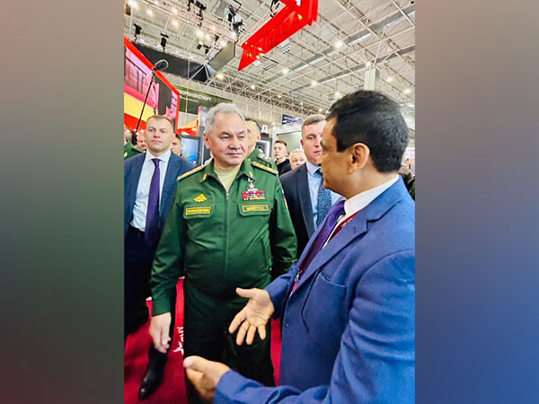 Russian Defence Minister Sergei Shoigu interacts with BrahMos Aerospace officials. (Photo Credit - BRAHMOS Missile/Twitter) 