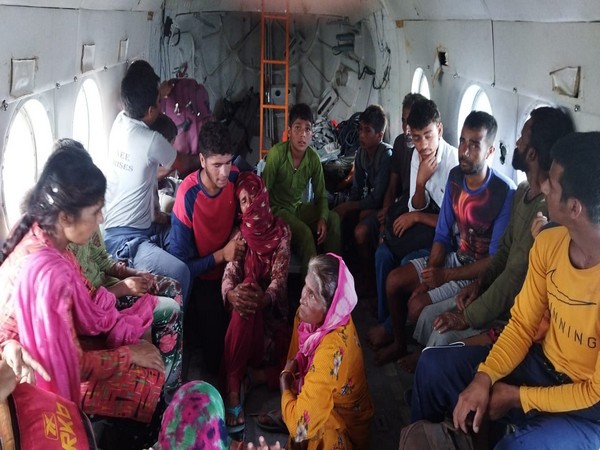 Indian Air Force recommences relief operations in Himachal(Photo/Twitter/@DefencePROPalam)