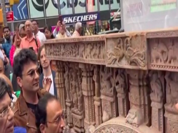 Chef Vikas Khanna unveiling his art replica at Times Square (Photo/ANI)