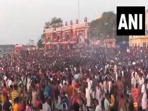 Devotees at Rameswaram for Pidukarma Puja (Photo/ANI)