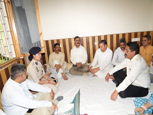 Himachal CM Sukhu at Congress leader Pawan Thakur's residence. (Photo/ANI)