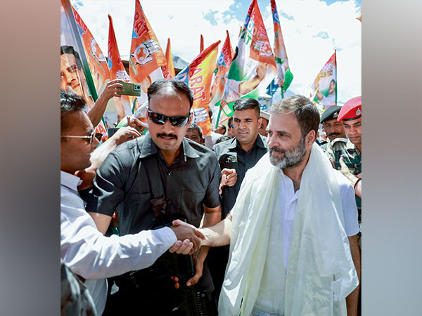 Rahul Gandhi receives a hearty welcome from party supporters in Leh (Photo/ANI)