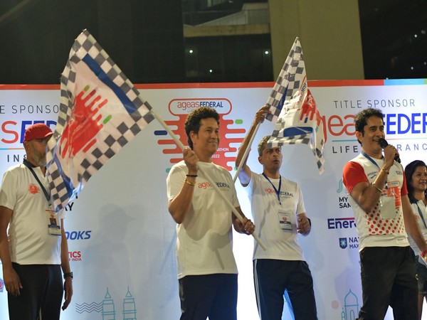 Sachin Tendulkar flagging off last year's Mumbai Half Marathon (Image: Mumbai Half Marathon)