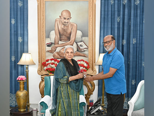 Actor Rajinikanth and UP Governor Anandiben Patel (Image source: Twitter)