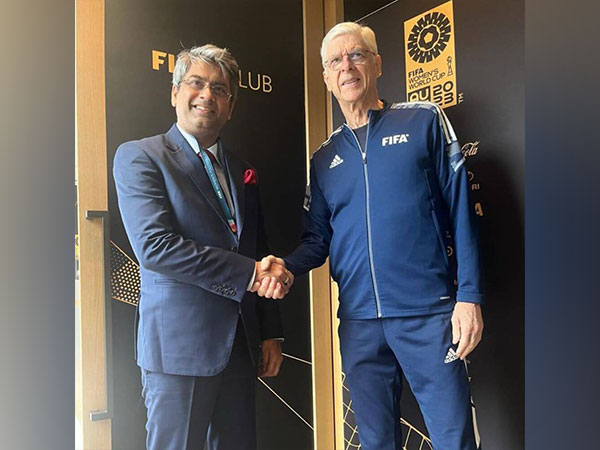 Arsène Wenger and  AIFF President Kalyan Chaubey (Image: AIFF) 