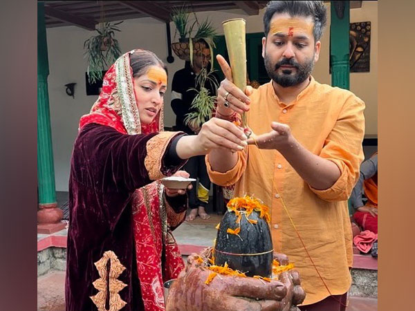 Yami Gautam with husband Aditya Dhar (Image Source: Instagram)