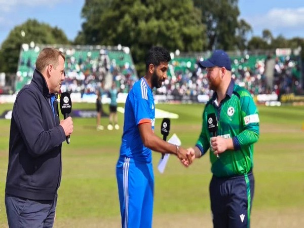 Jasprit Bumrah and Paul Stirling at the toss (Image: Twitter/ BCCI) 