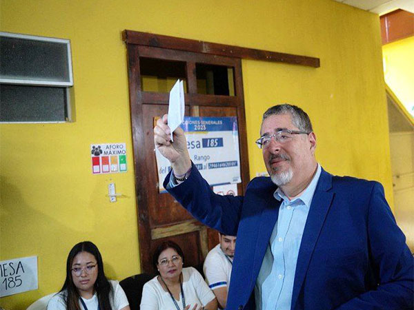 Bernardo Arévalo, progressive Movimiento Semilla party candidate (Image Credit: X/@BArevalodeLeon)