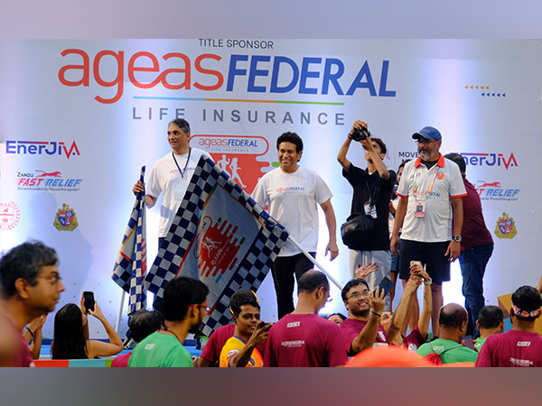 Sachin Tendulkar flagging off Mumbai Half Marathon (Image: Mumbai Half Marathon)