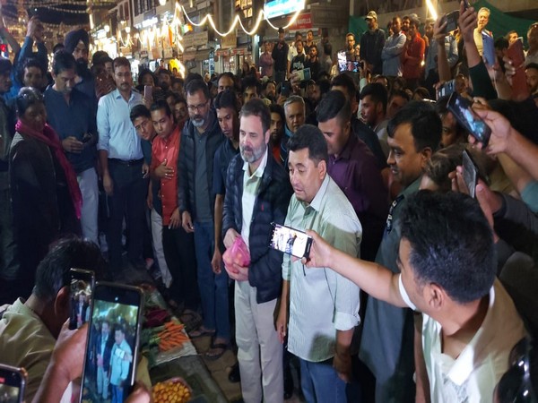 Rahul Gandhi reaches Leh's main market (Photo/ANI)