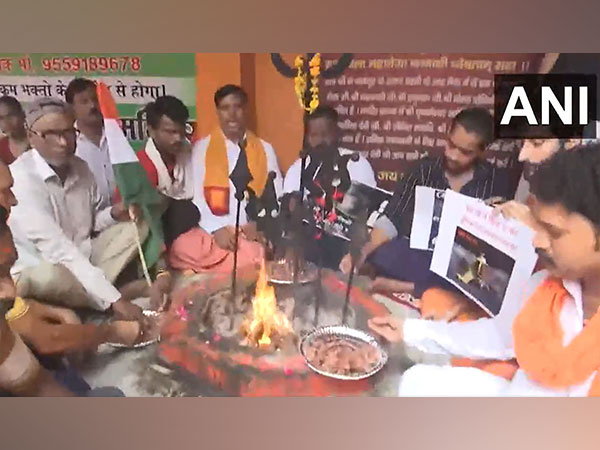 Locals performing Havan at Varanasi temple for Chandrayaan-3's success (Photo/ANI)