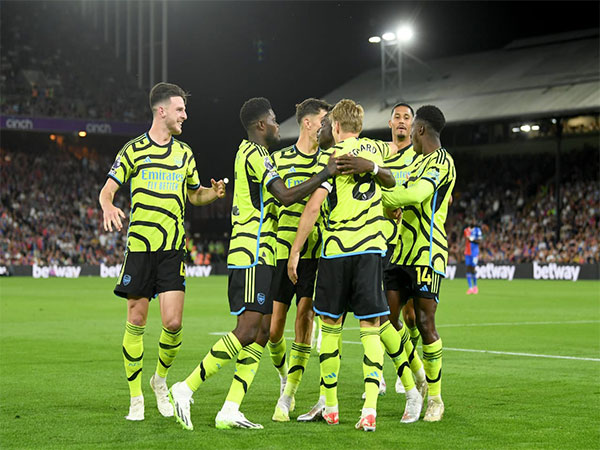 Arsneal team (Photo: Twitter/Arsenal)